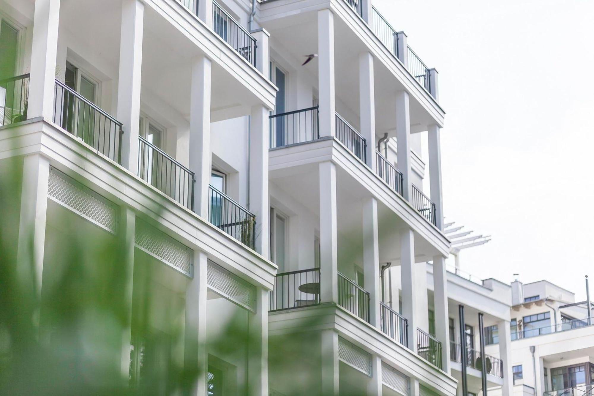 First White Pearl Apartamento Sellin  Exterior foto